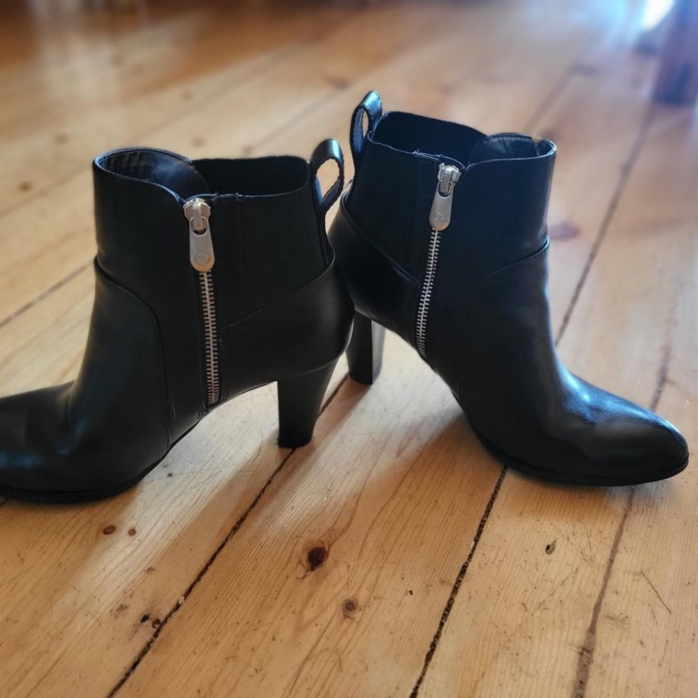 Black Zip Adrienne Vittadini Boots